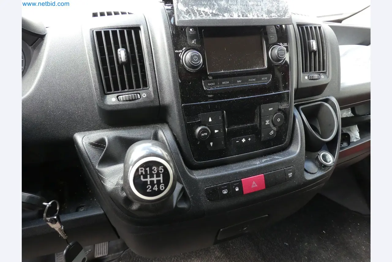 Machines de moulage par injection, machines CNC & lignes d'assemblage pour les éléments chauffants et les composants automobiles-8