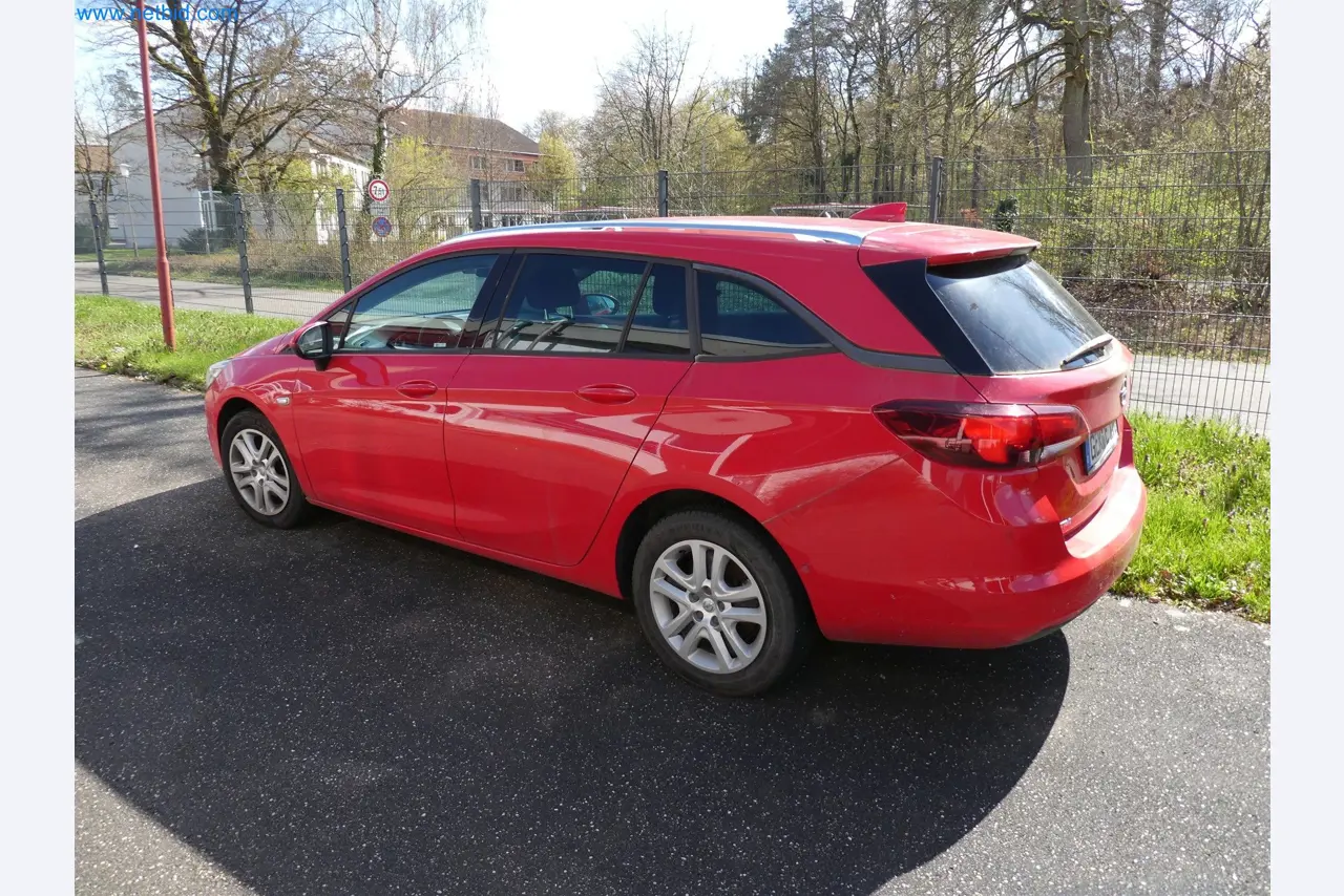 Machines de moulage par injection, machines CNC & lignes d'assemblage pour les éléments chauffants et les composants automobiles-12