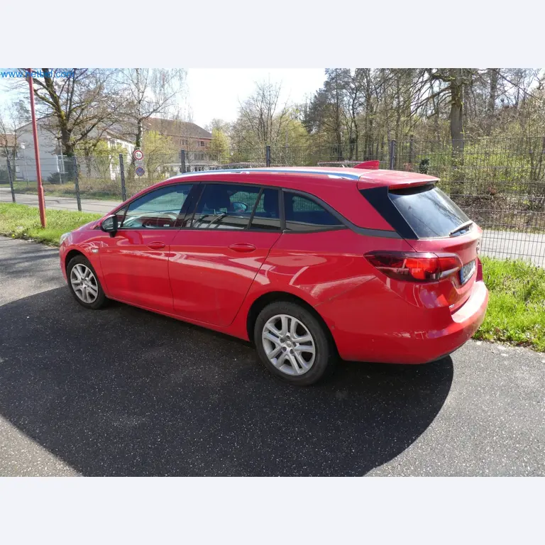 Machines de moulage par injection, machines CNC & lignes d'assemblage pour les éléments chauffants et les composants automobiles-12