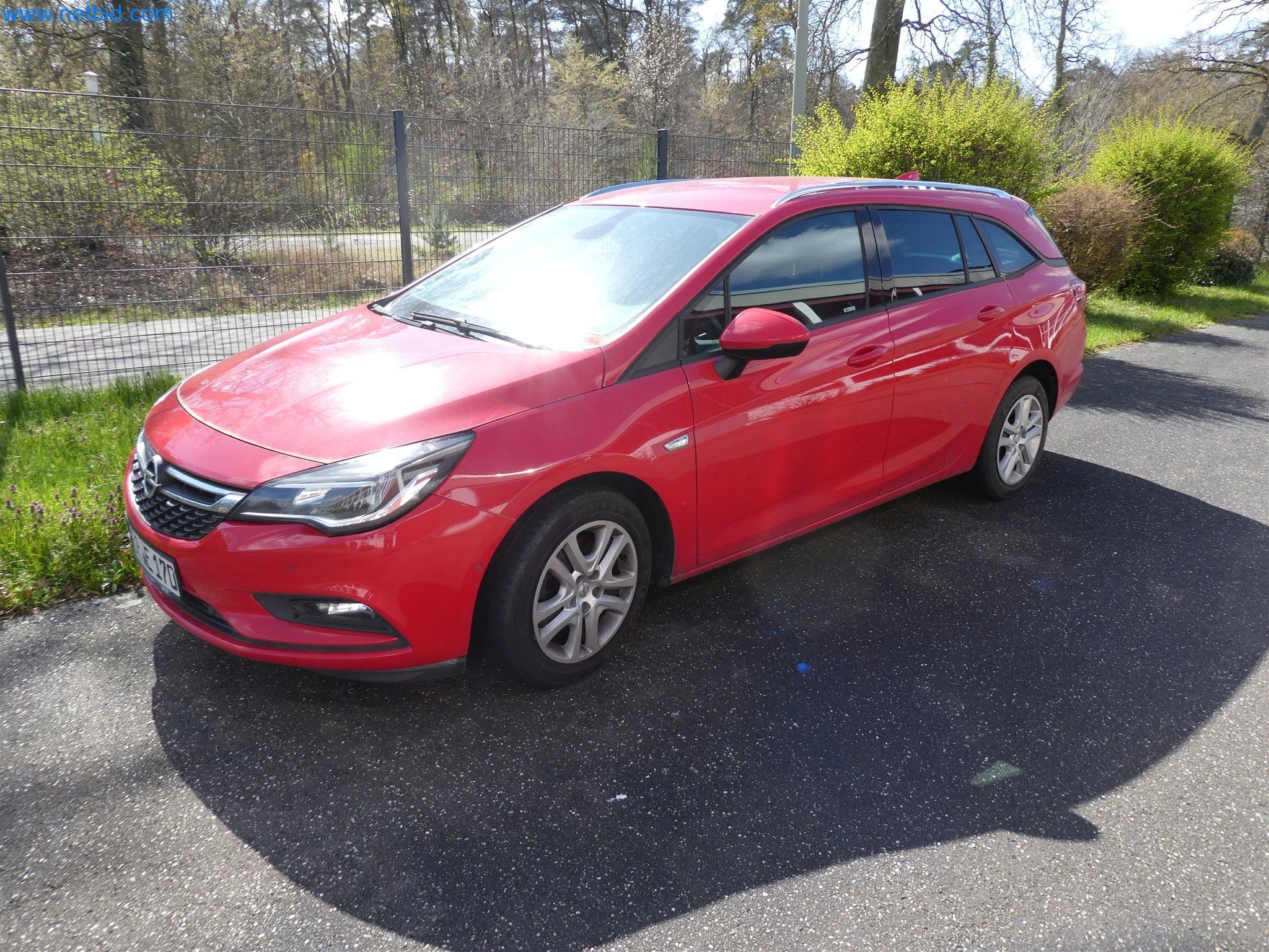 Machines de moulage par injection, machines CNC & lignes d'assemblage pour les éléments chauffants et les composants automobiles-1