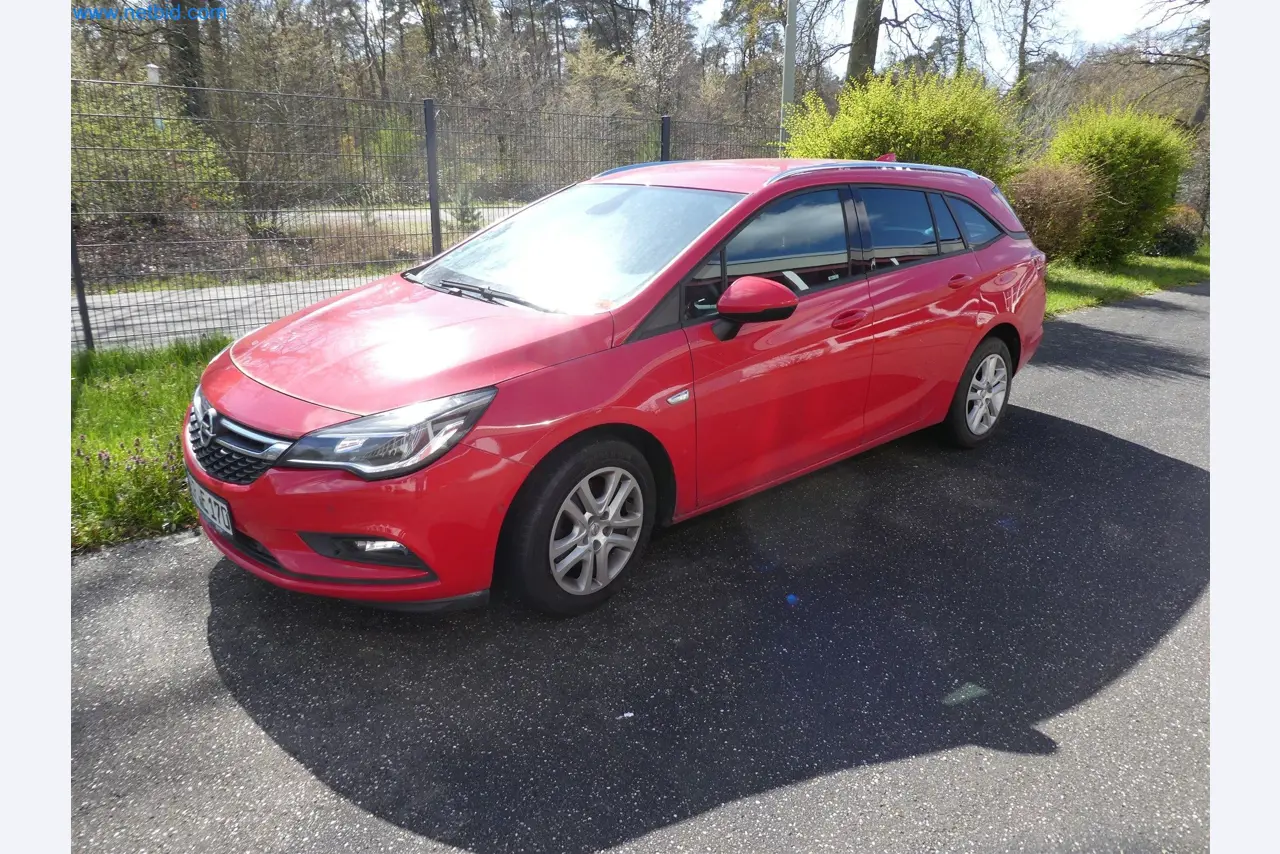 Machines de moulage par injection, machines CNC & lignes d'assemblage pour les éléments chauffants et les composants automobiles-1