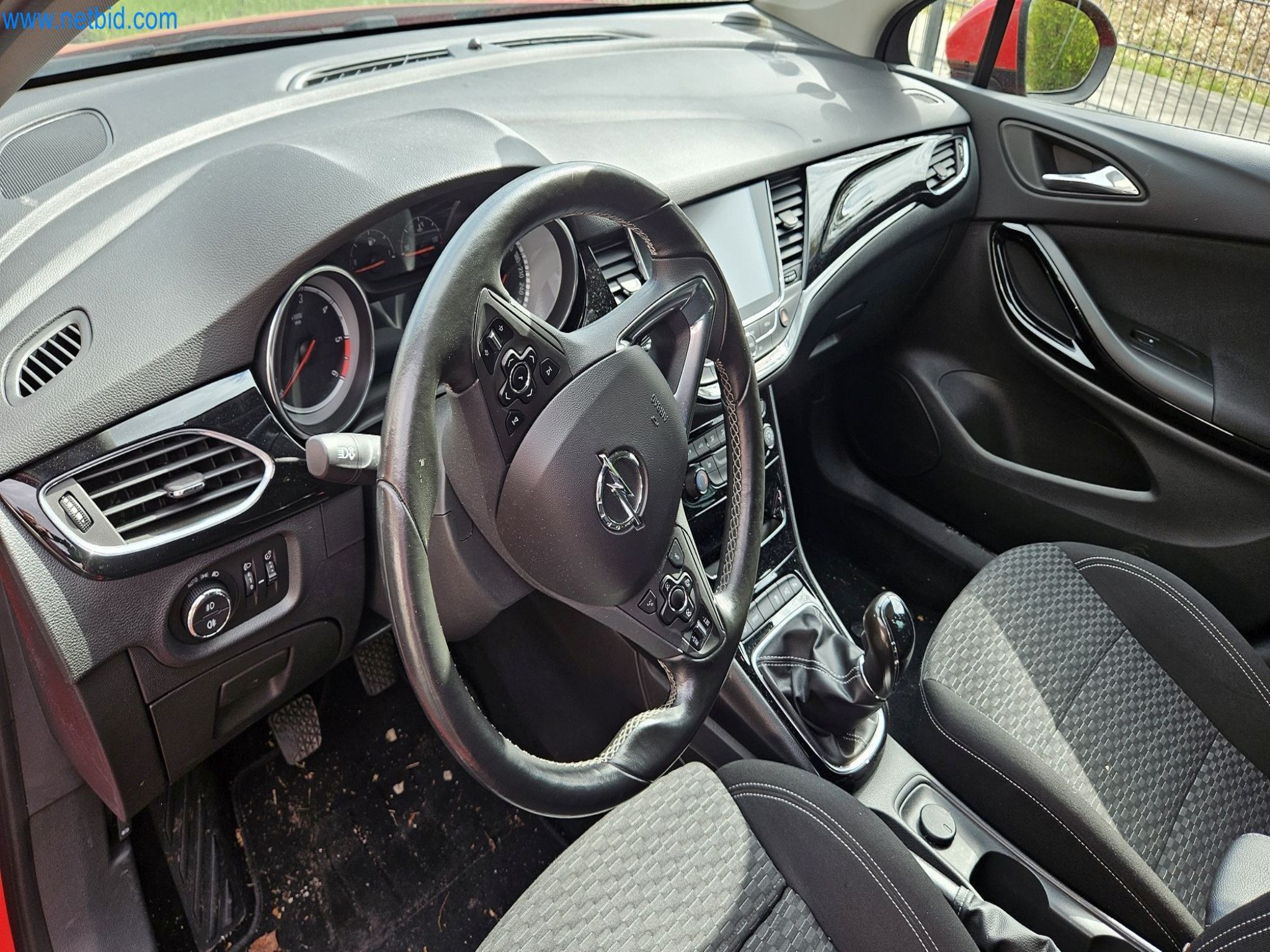 Machines de moulage par injection, machines CNC & lignes d'assemblage pour les éléments chauffants et les composants automobiles-4