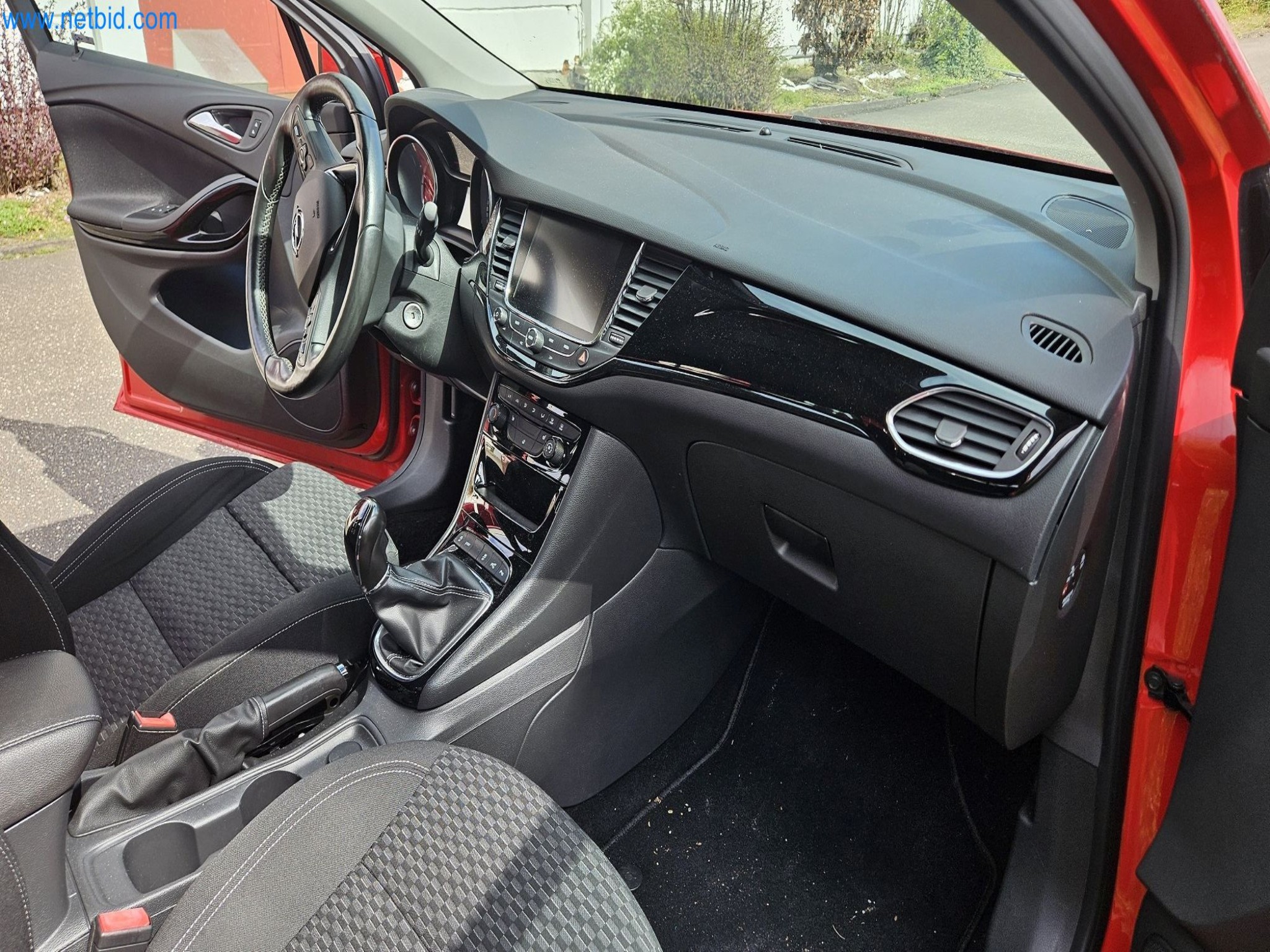 Machines de moulage par injection, machines CNC & lignes d'assemblage pour les éléments chauffants et les composants automobiles-5