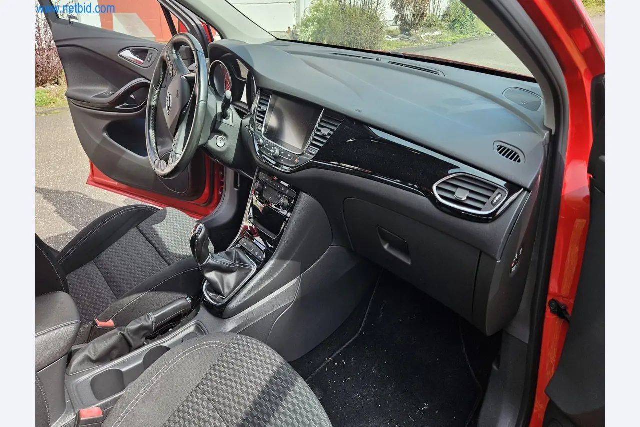 Machines de moulage par injection, machines CNC & lignes d'assemblage pour les éléments chauffants et les composants automobiles-5