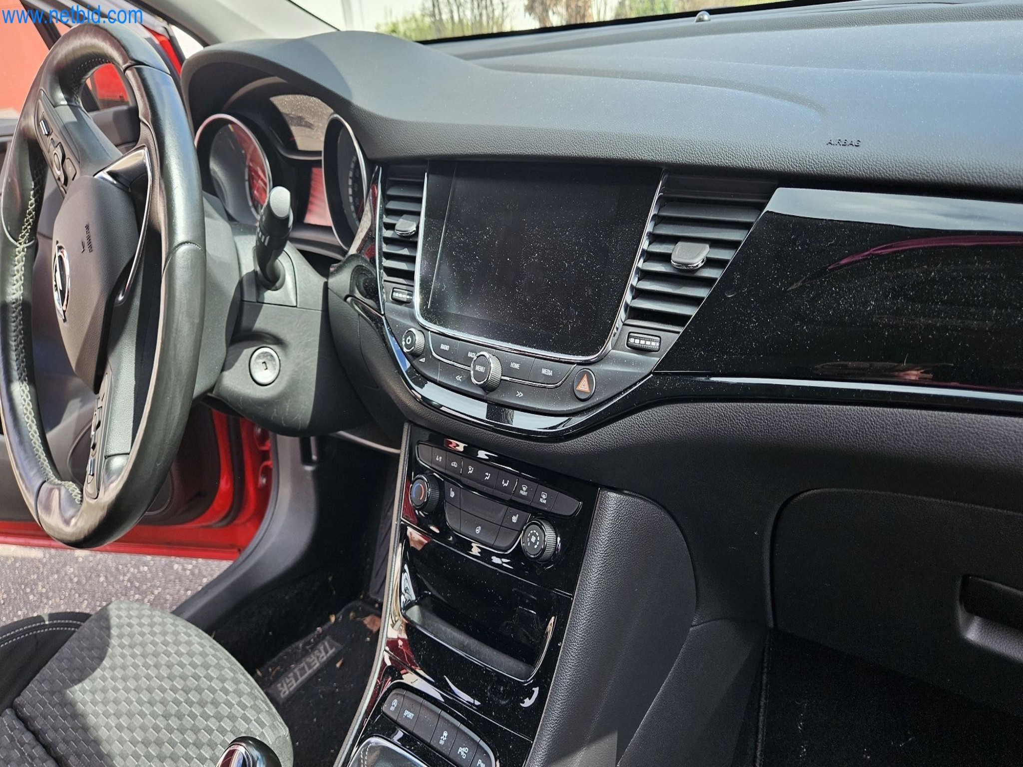 Machines de moulage par injection, machines CNC & lignes d'assemblage pour les éléments chauffants et les composants automobiles-6