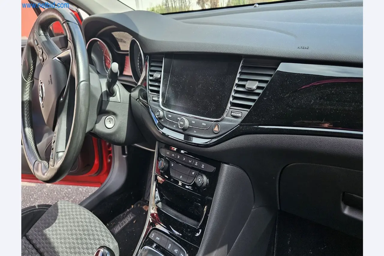 Machines de moulage par injection, machines CNC & lignes d'assemblage pour les éléments chauffants et les composants automobiles-6