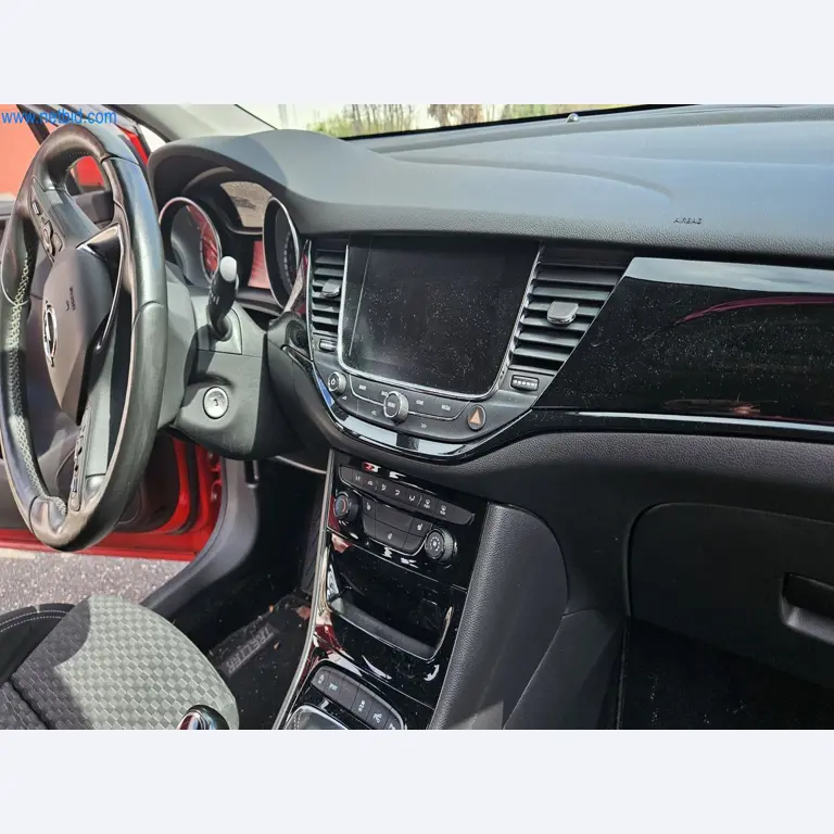 Machines de moulage par injection, machines CNC & lignes d'assemblage pour les éléments chauffants et les composants automobiles-6