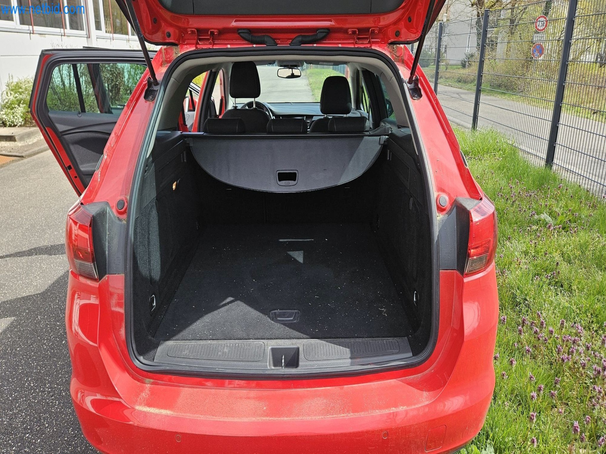 Machines de moulage par injection, machines CNC & lignes d'assemblage pour les éléments chauffants et les composants automobiles-9