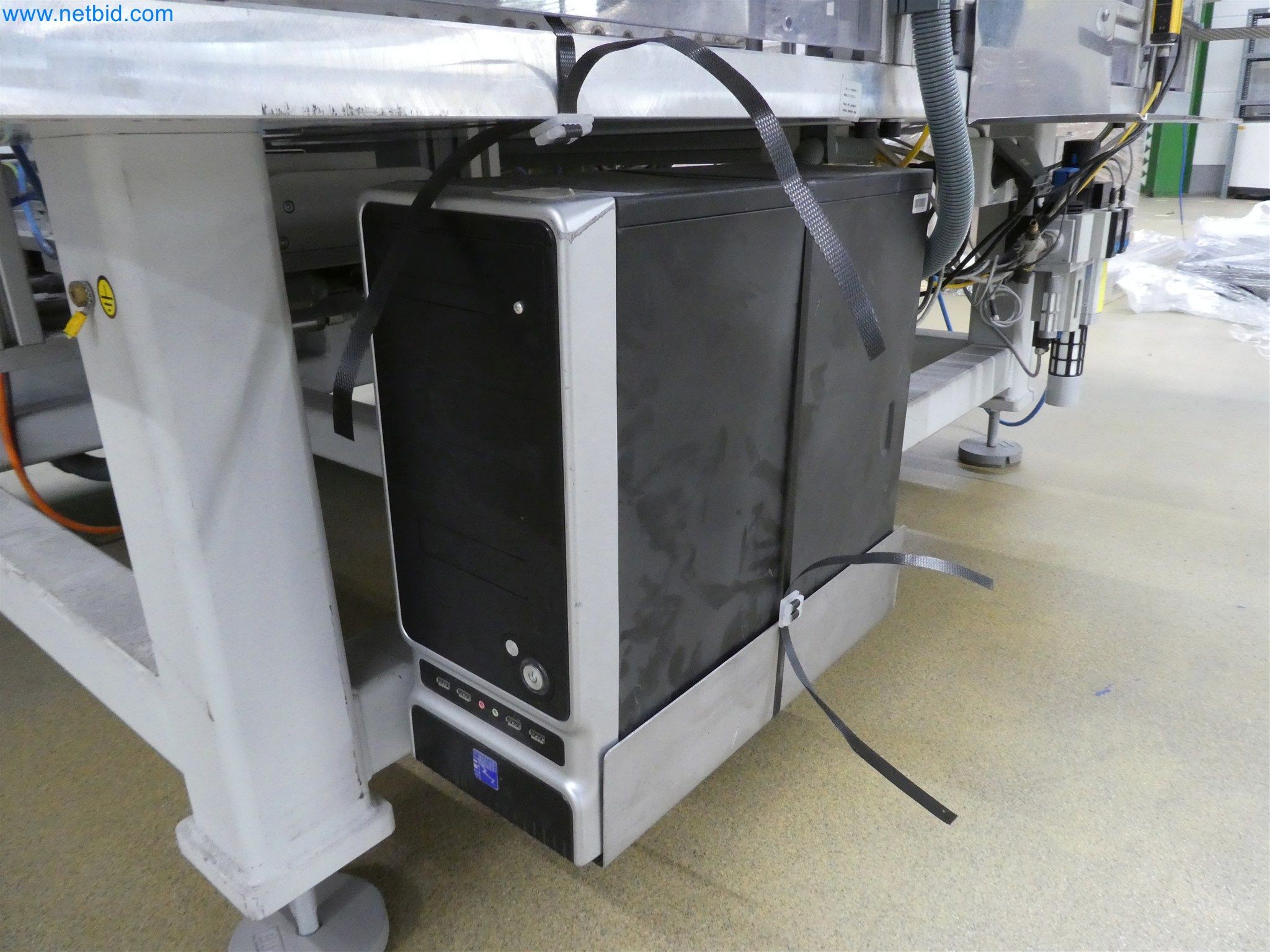 Machines de moulage par injection, machines CNC & lignes d'assemblage pour les éléments chauffants et les composants automobiles-13