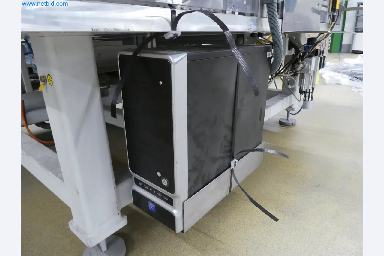 Machines de moulage par injection, machines CNC & lignes d'assemblage pour les éléments chauffants et les composants automobiles-13