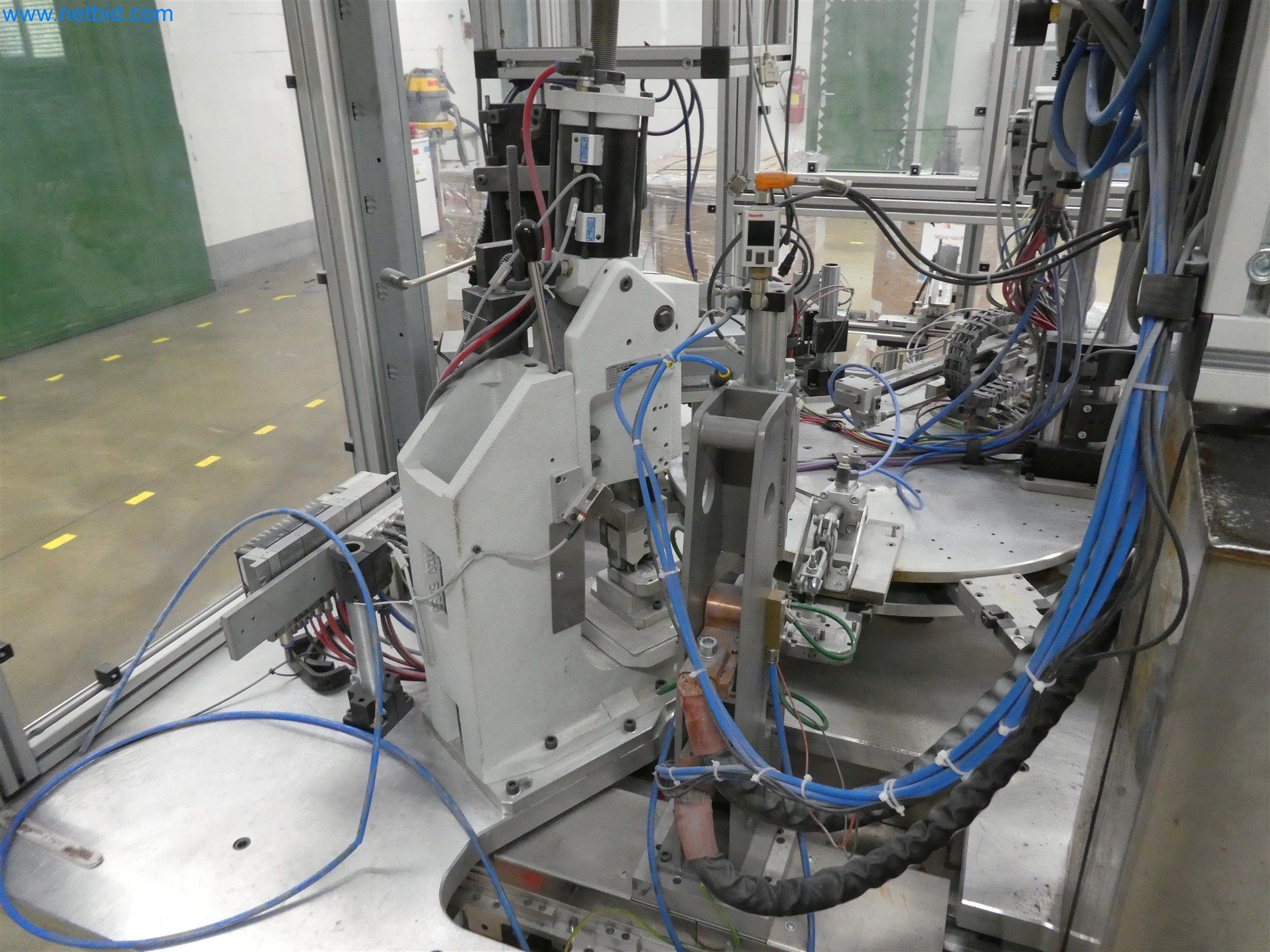 Machines de moulage par injection, machines CNC & lignes d'assemblage pour les éléments chauffants et les composants automobiles-14