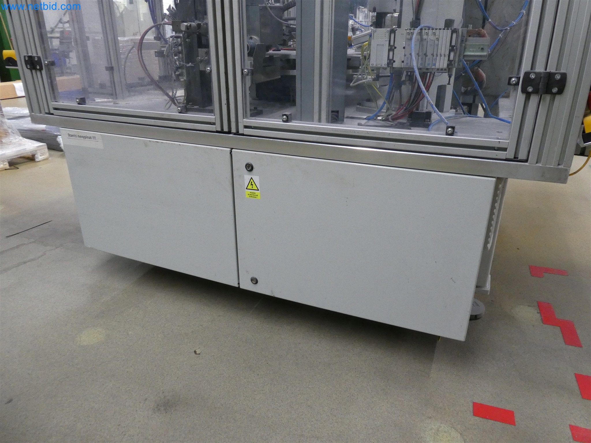 Machines de moulage par injection, machines CNC & lignes d'assemblage pour les éléments chauffants et les composants automobiles-6