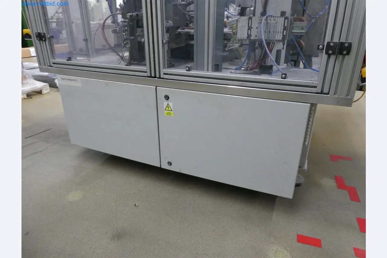 Machines de moulage par injection, machines CNC & lignes d'assemblage pour les éléments chauffants et les composants automobiles-6