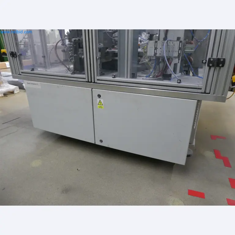 Machines de moulage par injection, machines CNC & lignes d'assemblage pour les éléments chauffants et les composants automobiles-6