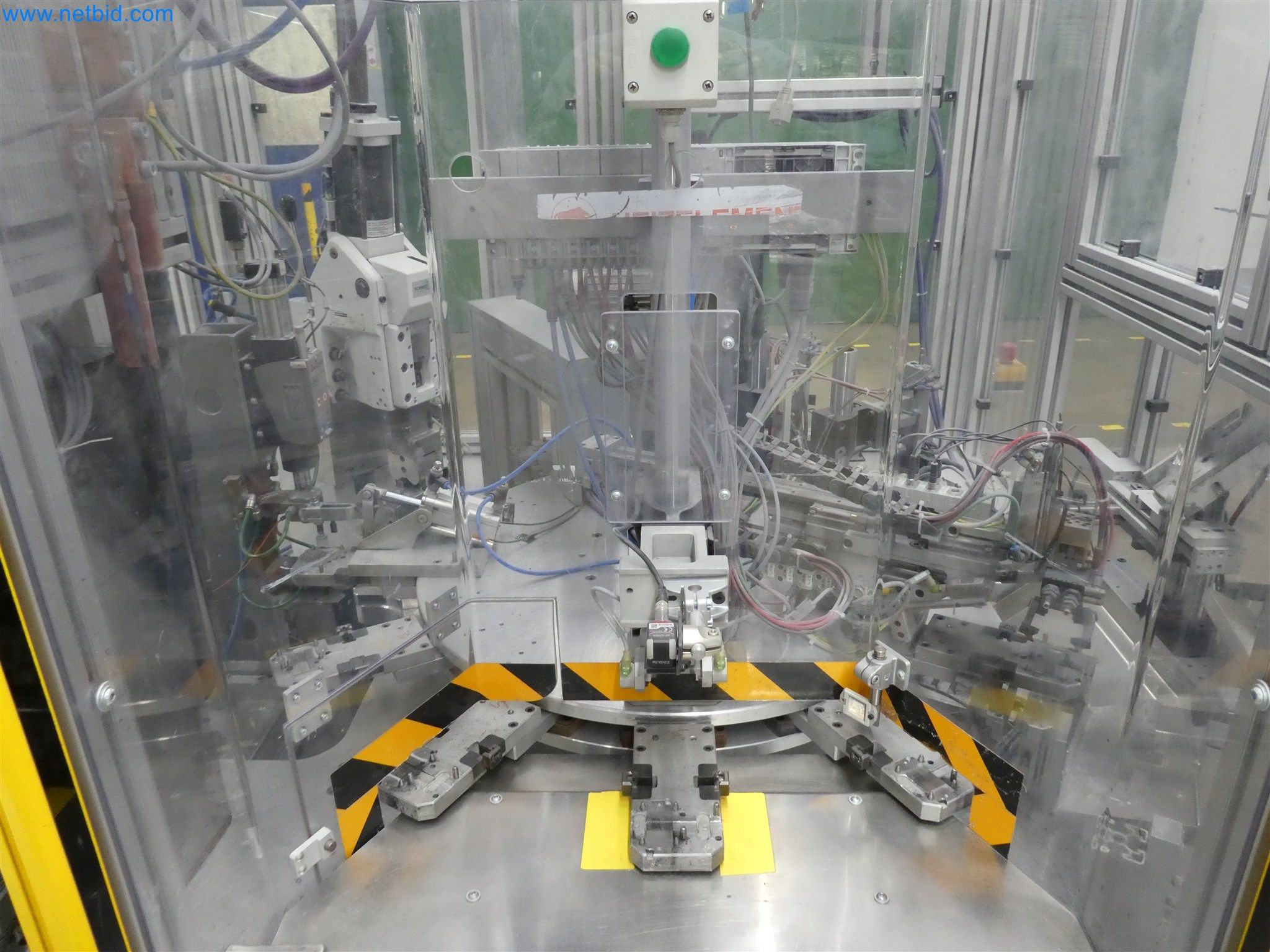 Machines de moulage par injection, machines CNC & lignes d'assemblage pour les éléments chauffants et les composants automobiles-9