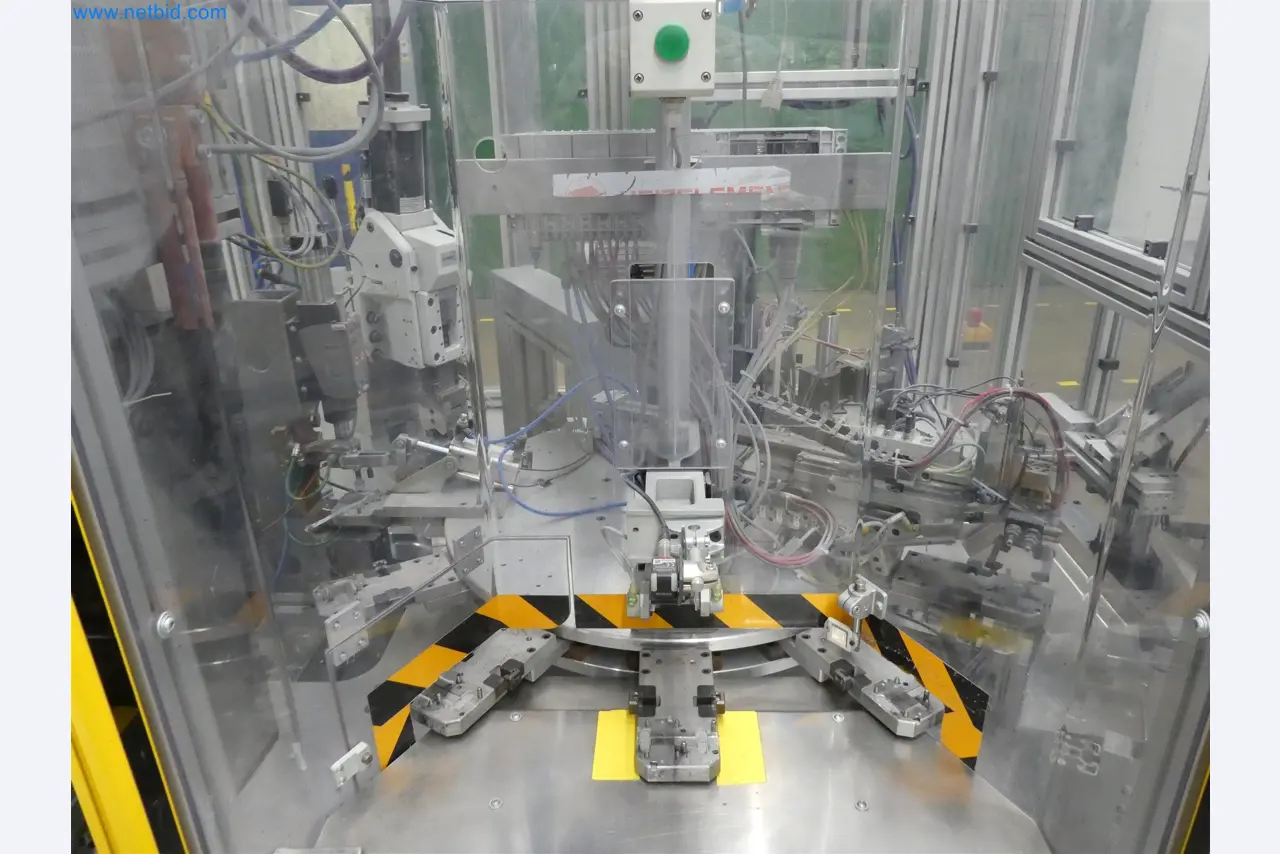 Machines de moulage par injection, machines CNC & lignes d'assemblage pour les éléments chauffants et les composants automobiles-9