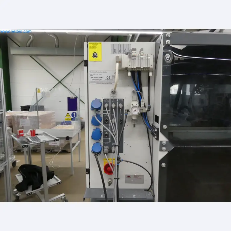 Machines de moulage par injection, machines CNC & lignes d'assemblage pour les éléments chauffants et les composants automobiles-2