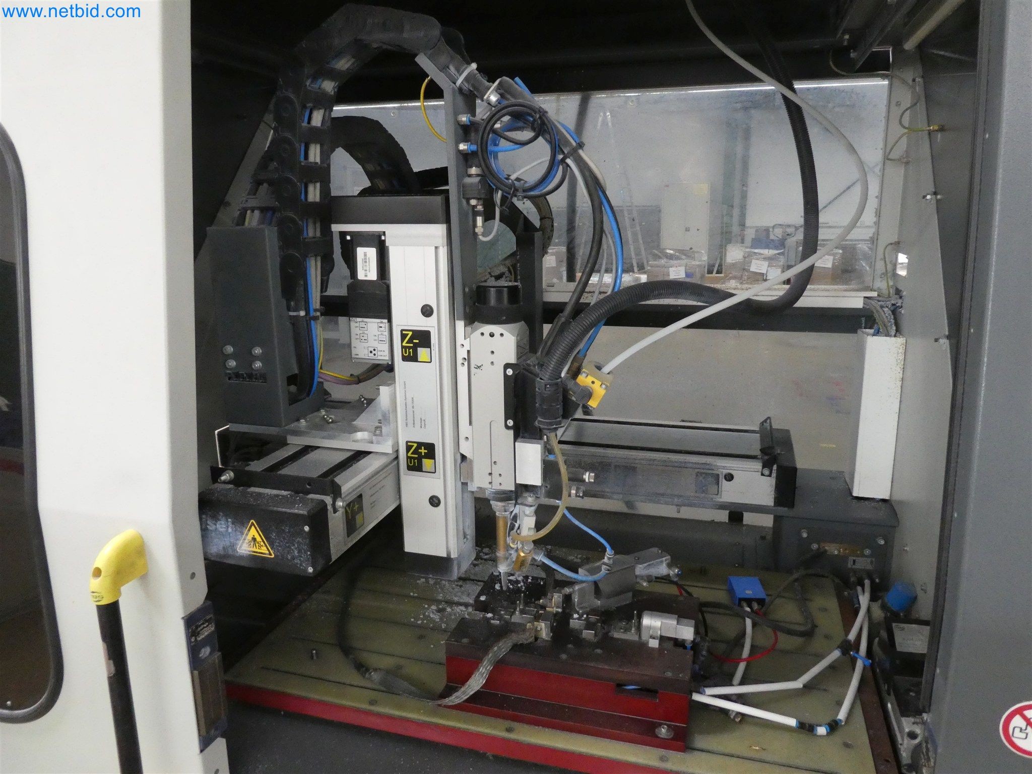 Machines de moulage par injection, machines CNC & lignes d'assemblage pour les éléments chauffants et les composants automobiles-7