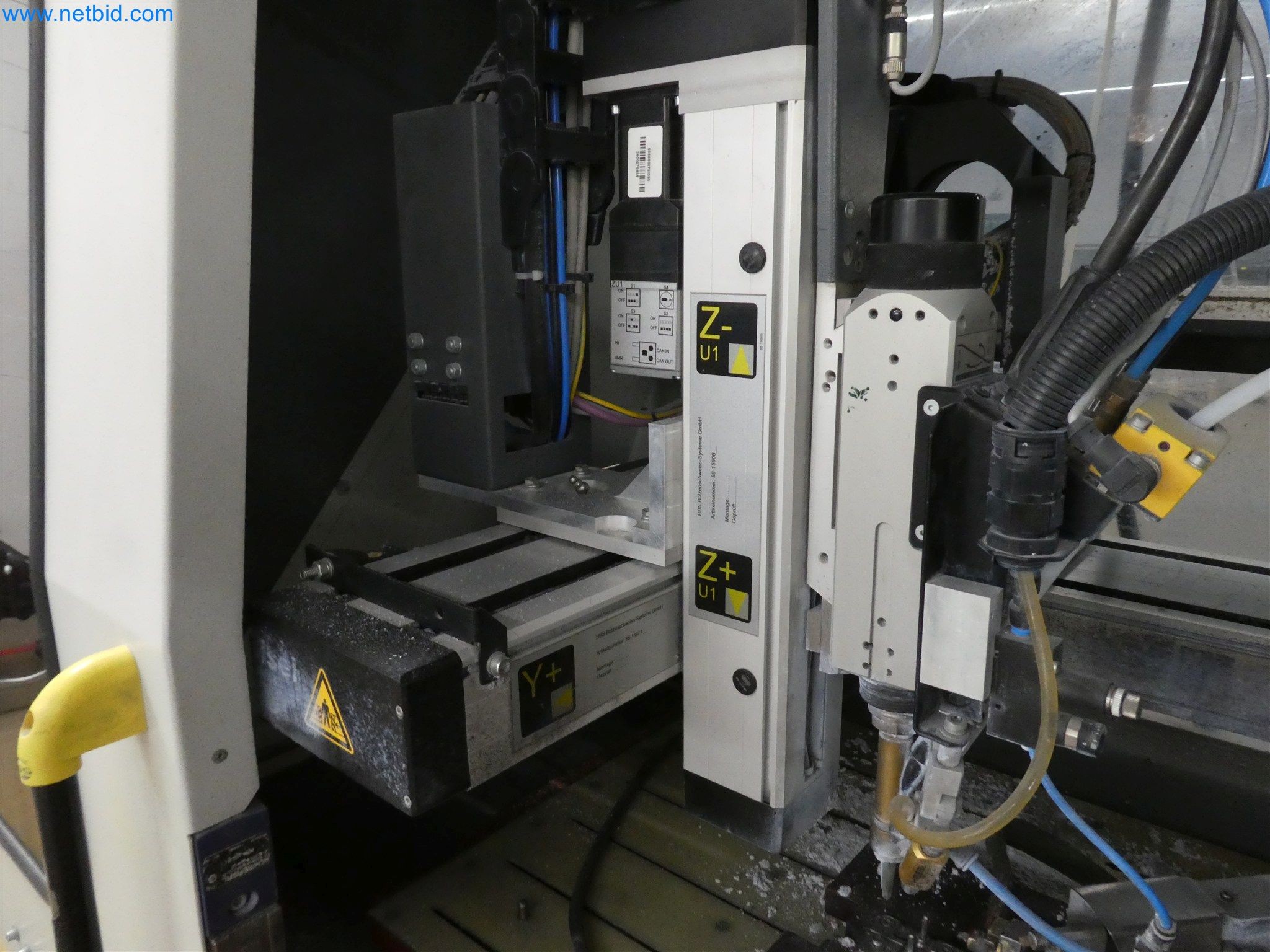 Machines de moulage par injection, machines CNC & lignes d'assemblage pour les éléments chauffants et les composants automobiles-8