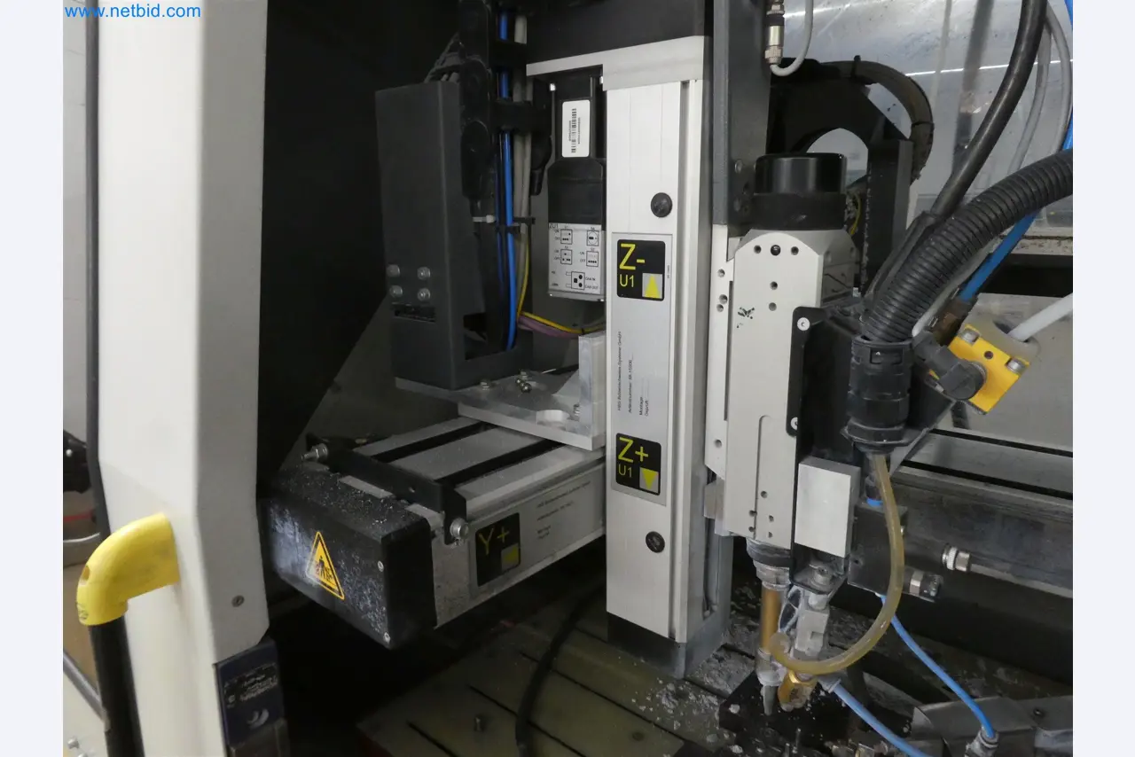 Machines de moulage par injection, machines CNC & lignes d'assemblage pour les éléments chauffants et les composants automobiles-8