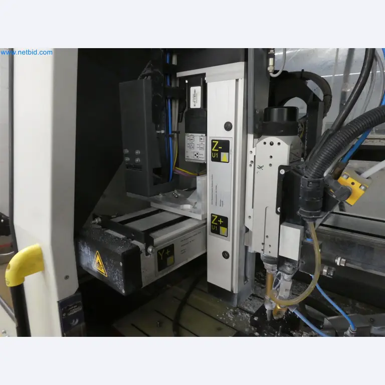 Machines de moulage par injection, machines CNC & lignes d'assemblage pour les éléments chauffants et les composants automobiles-8