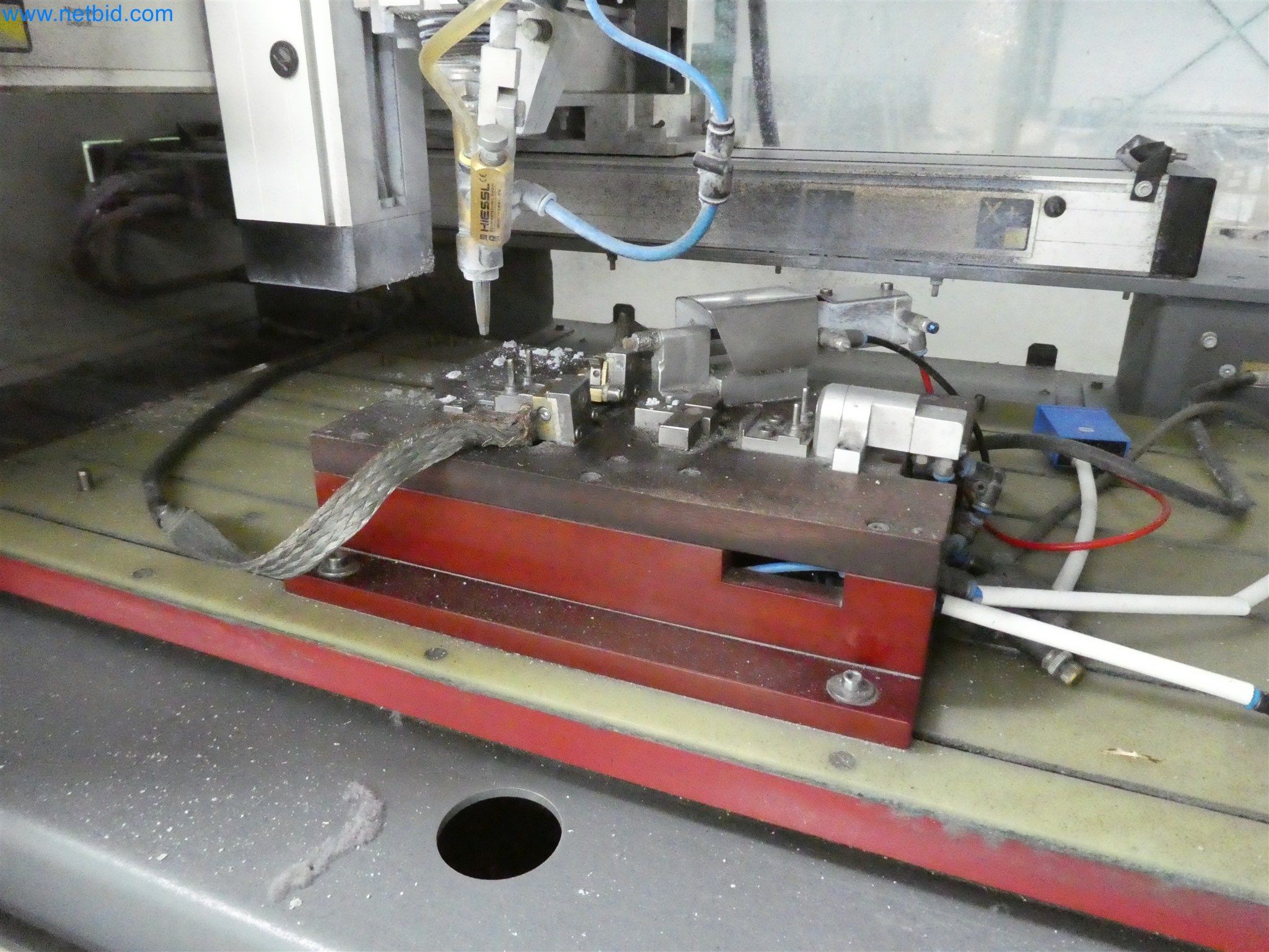 Machines de moulage par injection, machines CNC & lignes d'assemblage pour les éléments chauffants et les composants automobiles-9