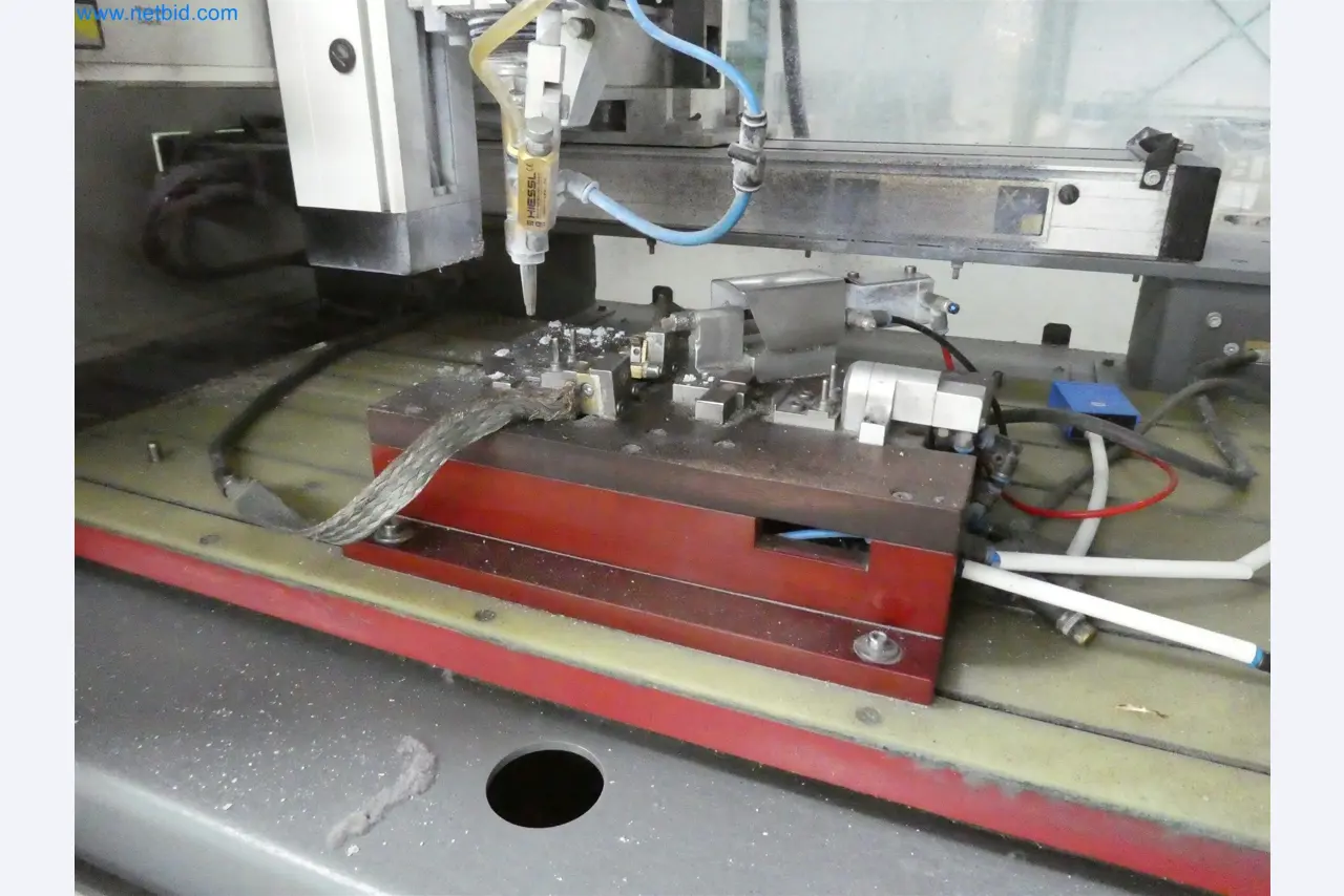 Machines de moulage par injection, machines CNC & lignes d'assemblage pour les éléments chauffants et les composants automobiles-9