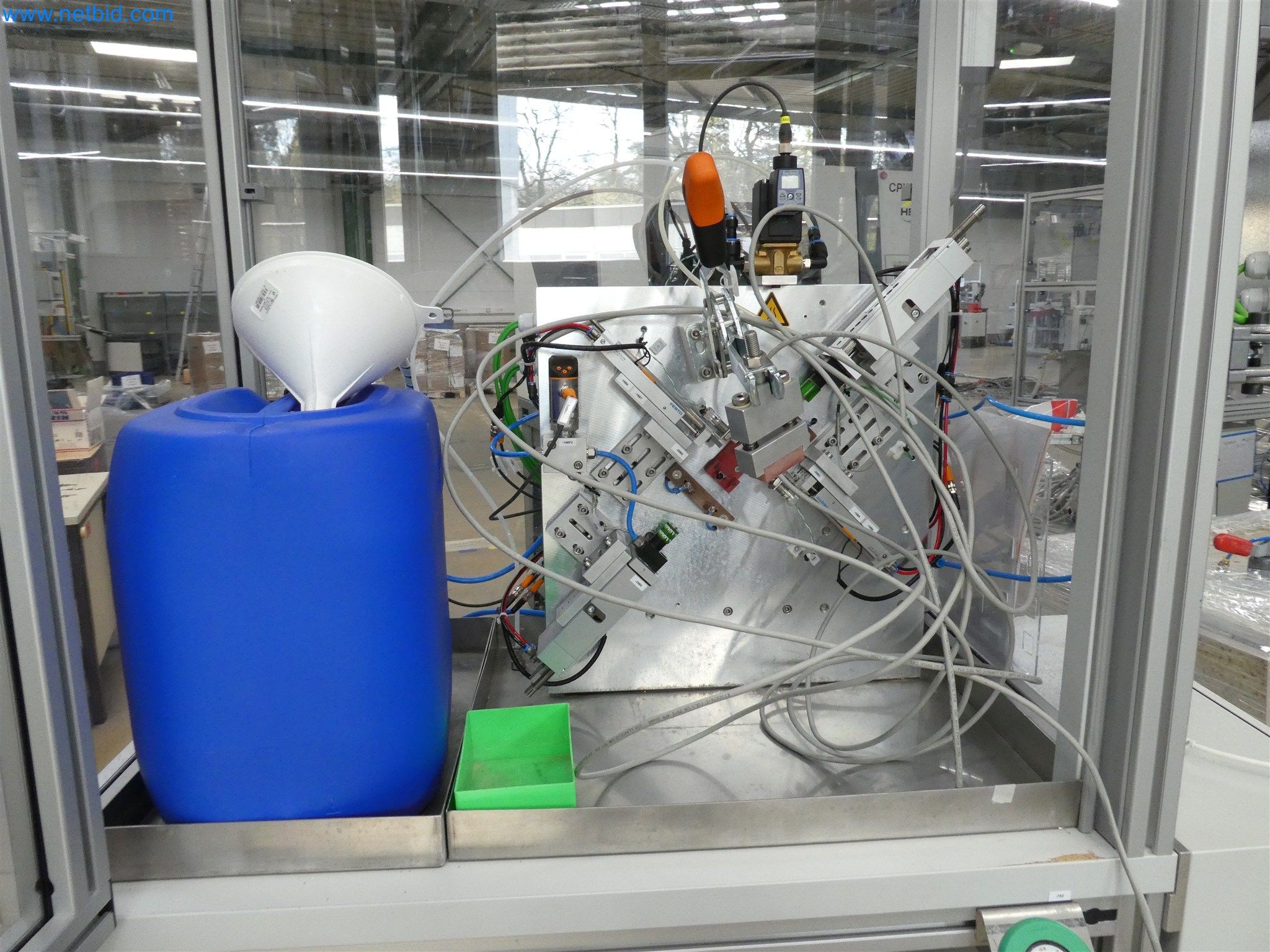 Machines de moulage par injection, machines CNC & lignes d'assemblage pour les éléments chauffants et les composants automobiles-8