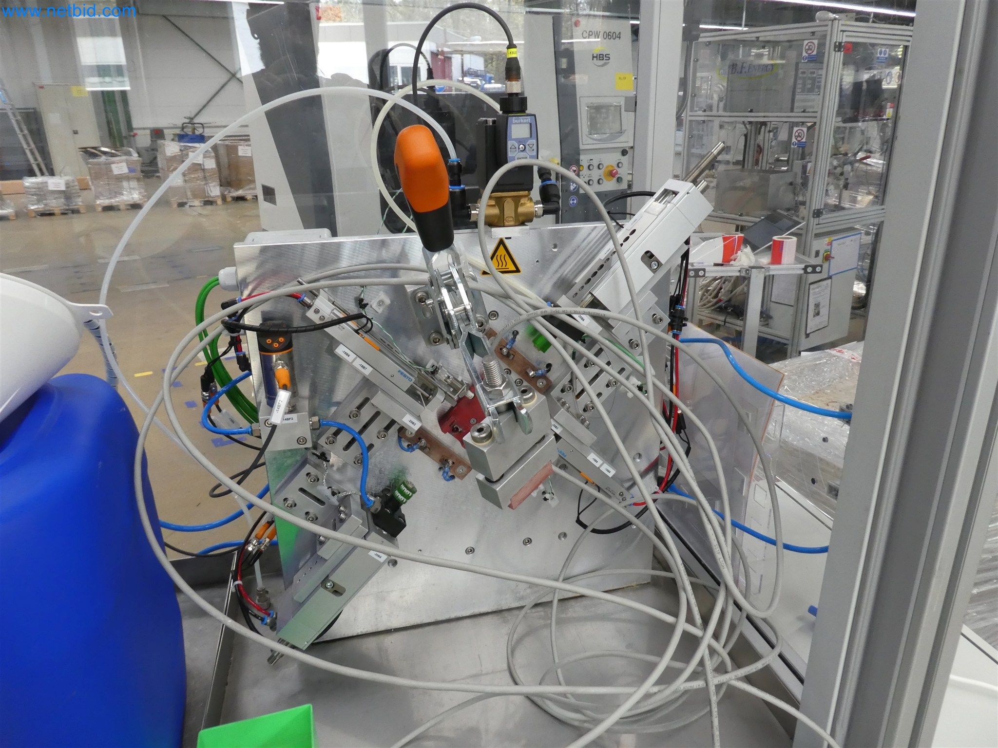 Machines de moulage par injection, machines CNC & lignes d'assemblage pour les éléments chauffants et les composants automobiles-9