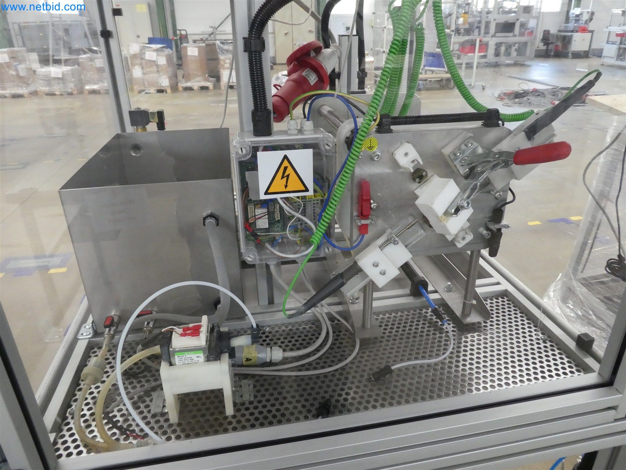 Machines de moulage par injection, machines CNC & lignes d'assemblage pour les éléments chauffants et les composants automobiles-10