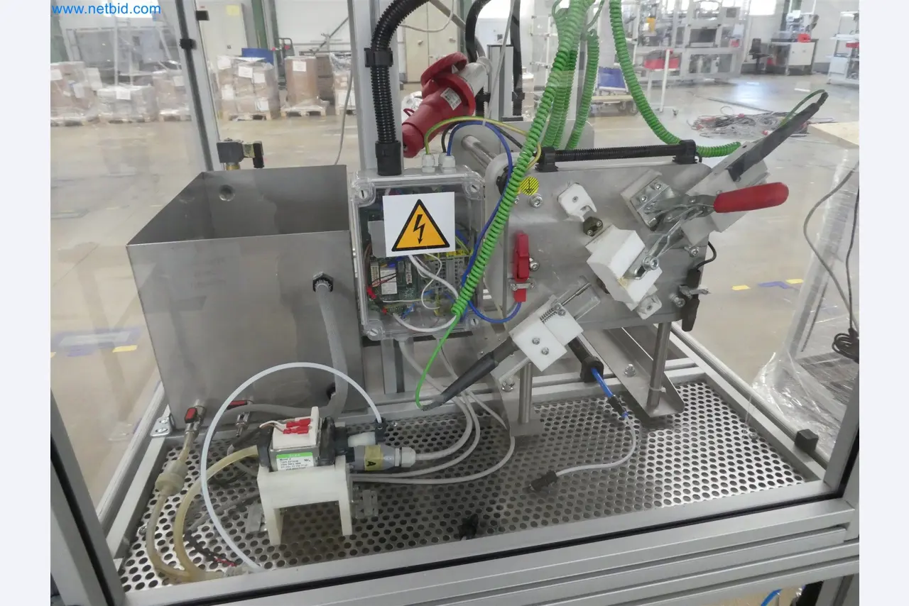 Machines de moulage par injection, machines CNC & lignes d'assemblage pour les éléments chauffants et les composants automobiles-10