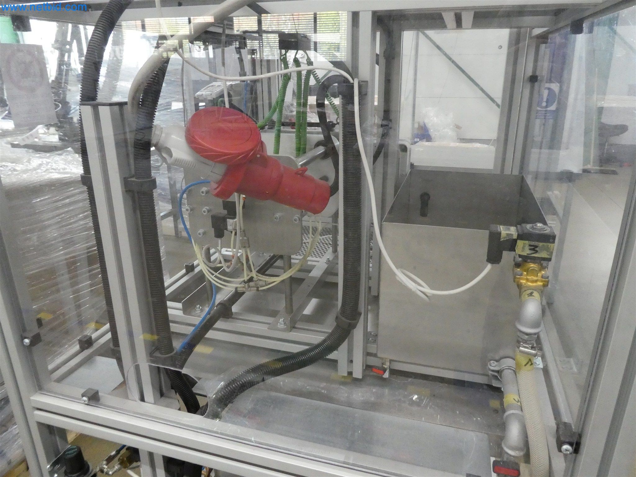 Machines de moulage par injection, machines CNC & lignes d'assemblage pour les éléments chauffants et les composants automobiles-12