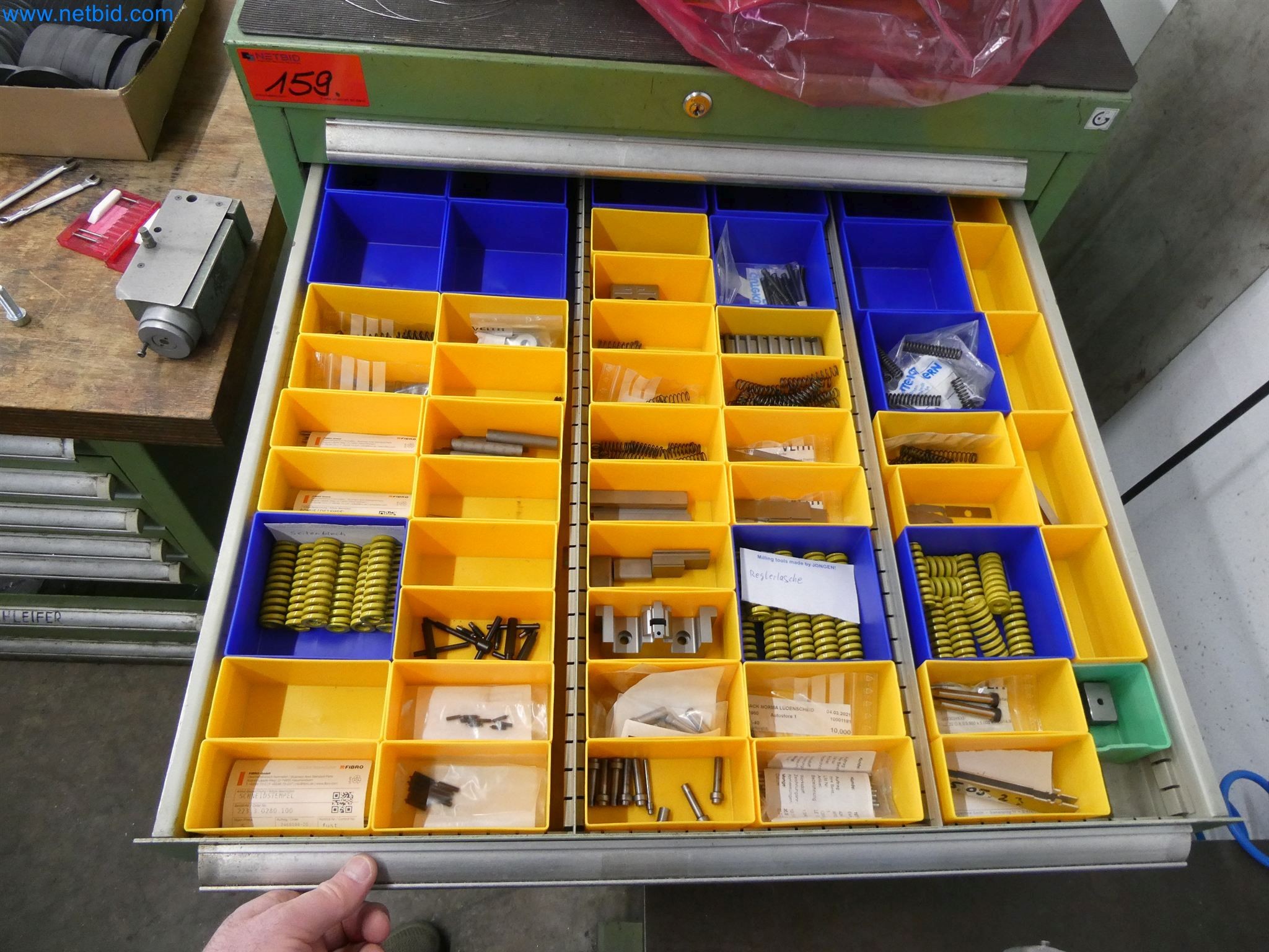 Stroji za brizganje, stroji CNC in montažne linije za grelne elemente in avtomobilske komponente-10