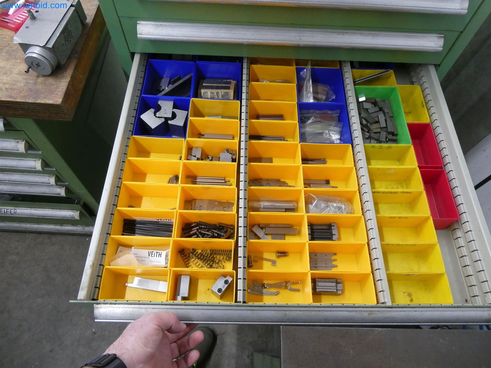 Stroji za brizganje, stroji CNC in montažne linije za grelne elemente in avtomobilske komponente-12