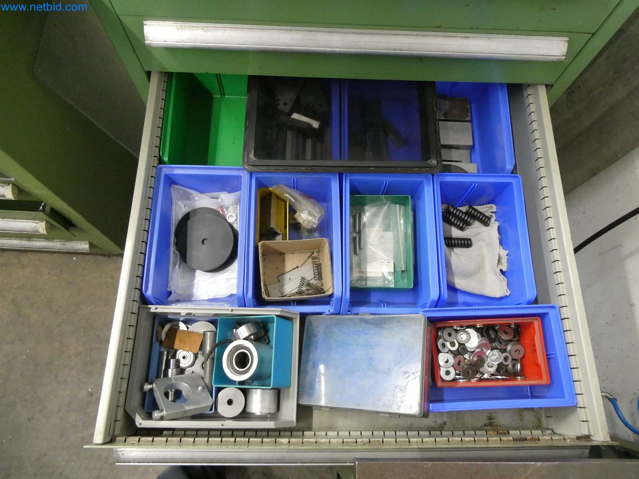 Stroji za brizganje, stroji CNC in montažne linije za grelne elemente in avtomobilske komponente-3