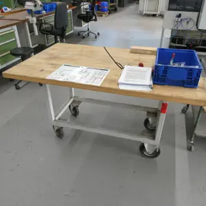 2 Tables à roulettes