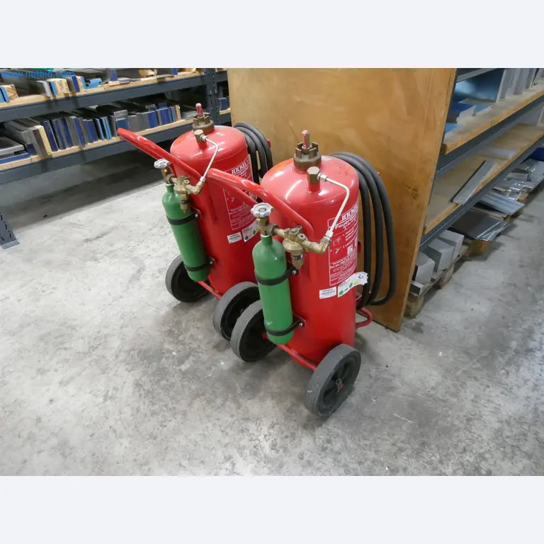 Máquinas de moldeo por inyección, máquinas CNC y líneas de montaje para elementos calefactores y componentes de automoción-1