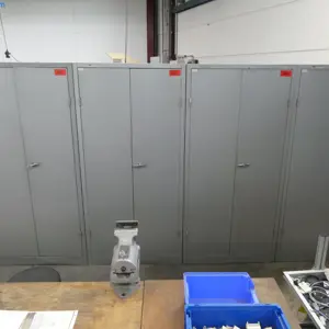 4 Armoires en tôle d'acier