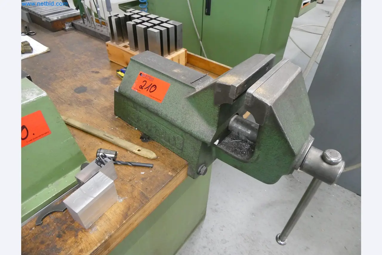 Máquinas de moldeo por inyección, máquinas CNC y líneas de montaje para elementos calefactores y componentes de automoción-10