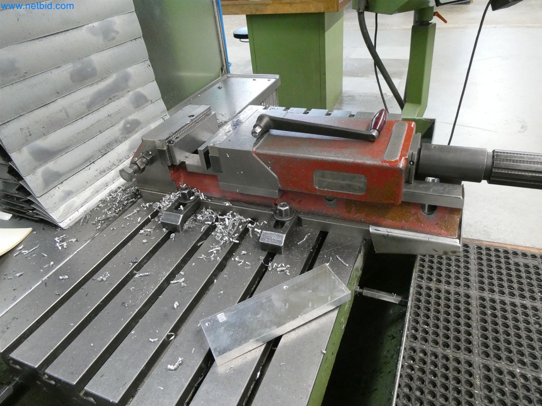 Máquinas de moldeo por inyección, máquinas CNC y líneas de montaje para elementos calefactores y componentes de automoción-3