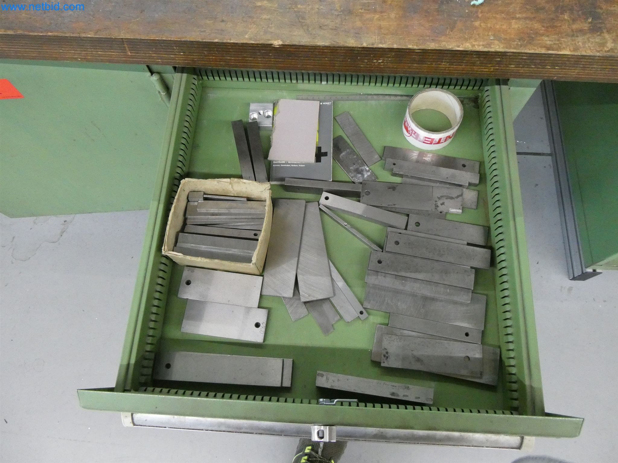 Máquinas de moldeo por inyección, máquinas CNC y líneas de montaje para elementos calefactores y componentes de automoción-3