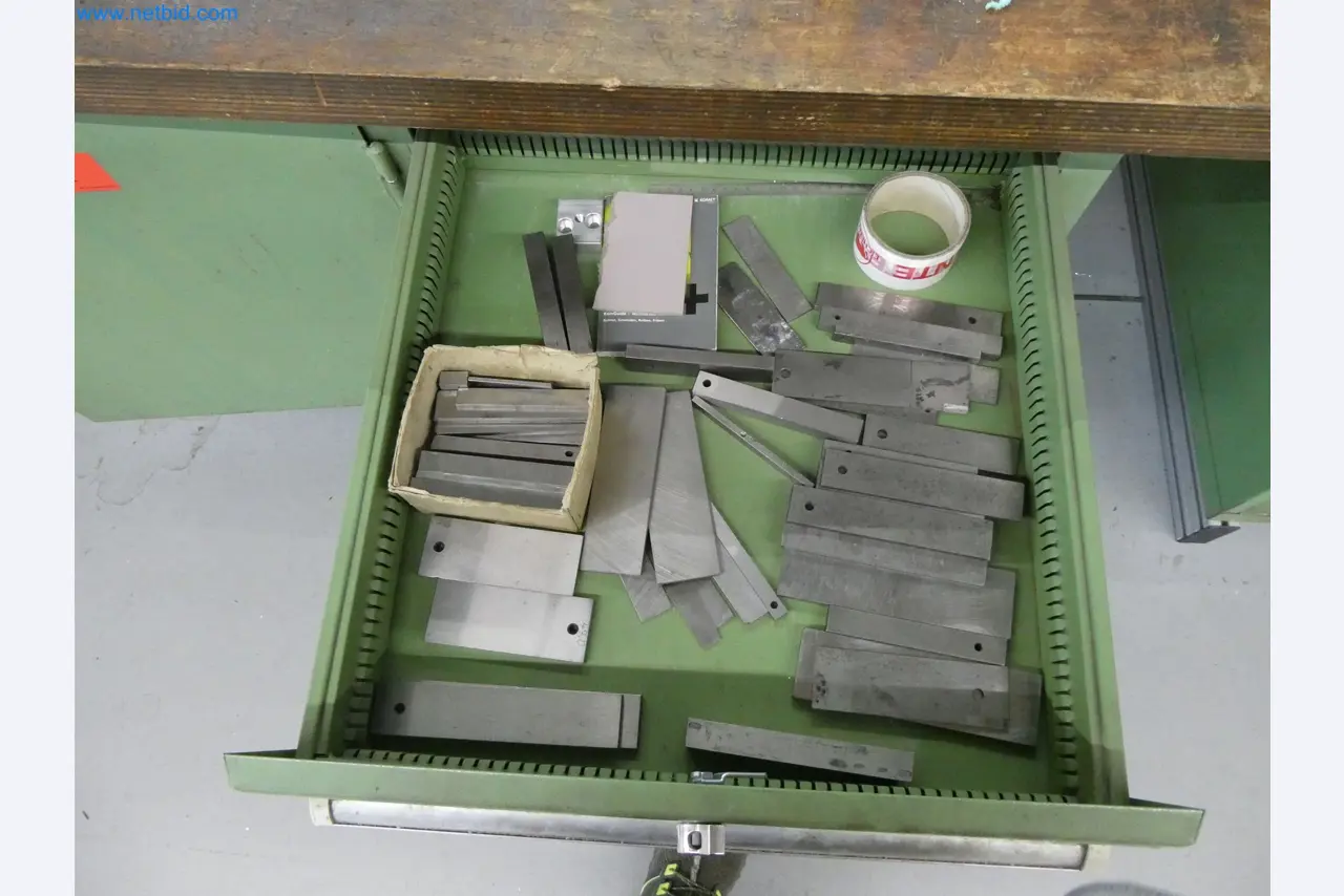 Máquinas de moldeo por inyección, máquinas CNC y líneas de montaje para elementos calefactores y componentes de automoción-3