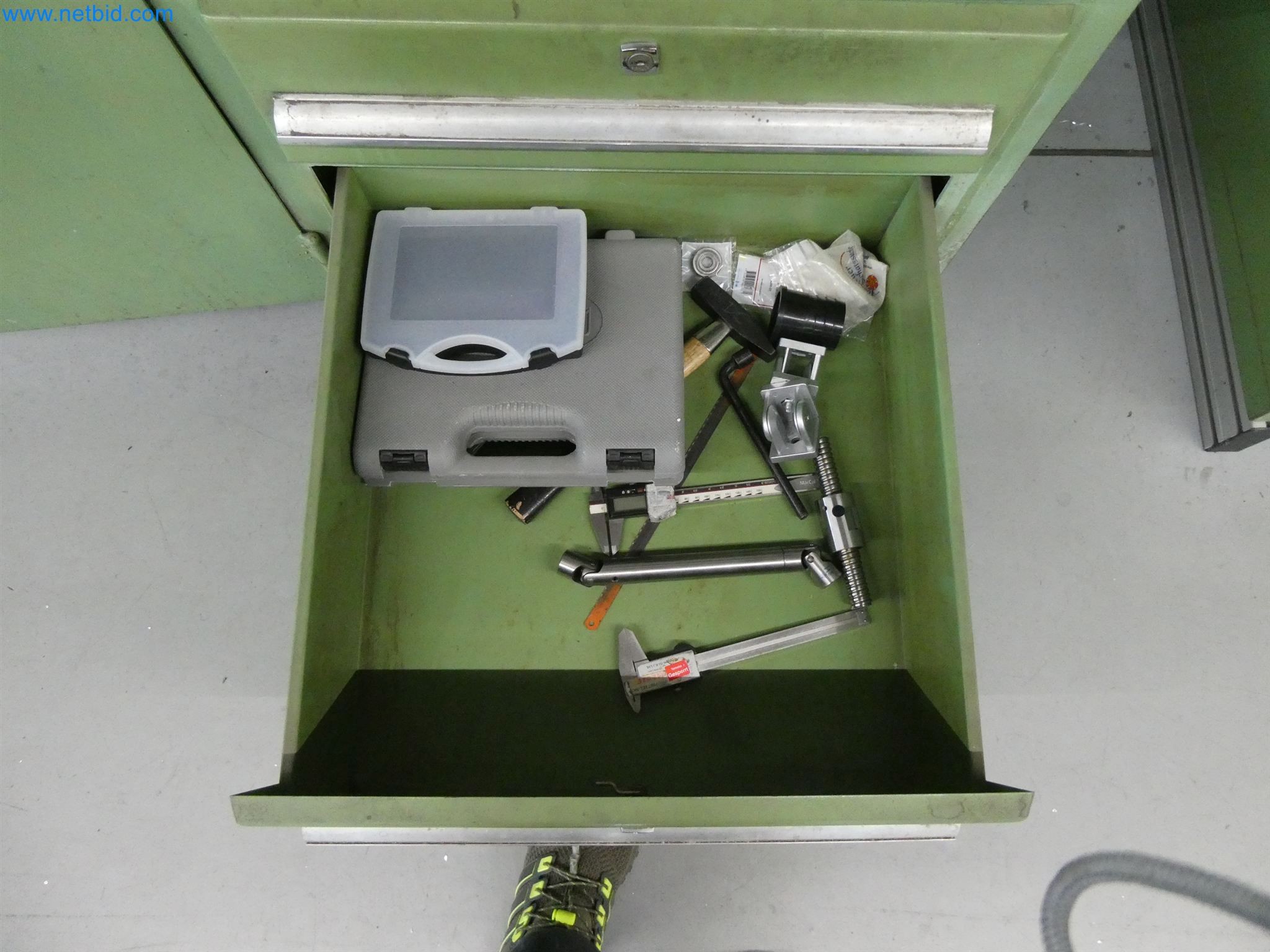 Máquinas de moldeo por inyección, máquinas CNC y líneas de montaje para elementos calefactores y componentes de automoción-5