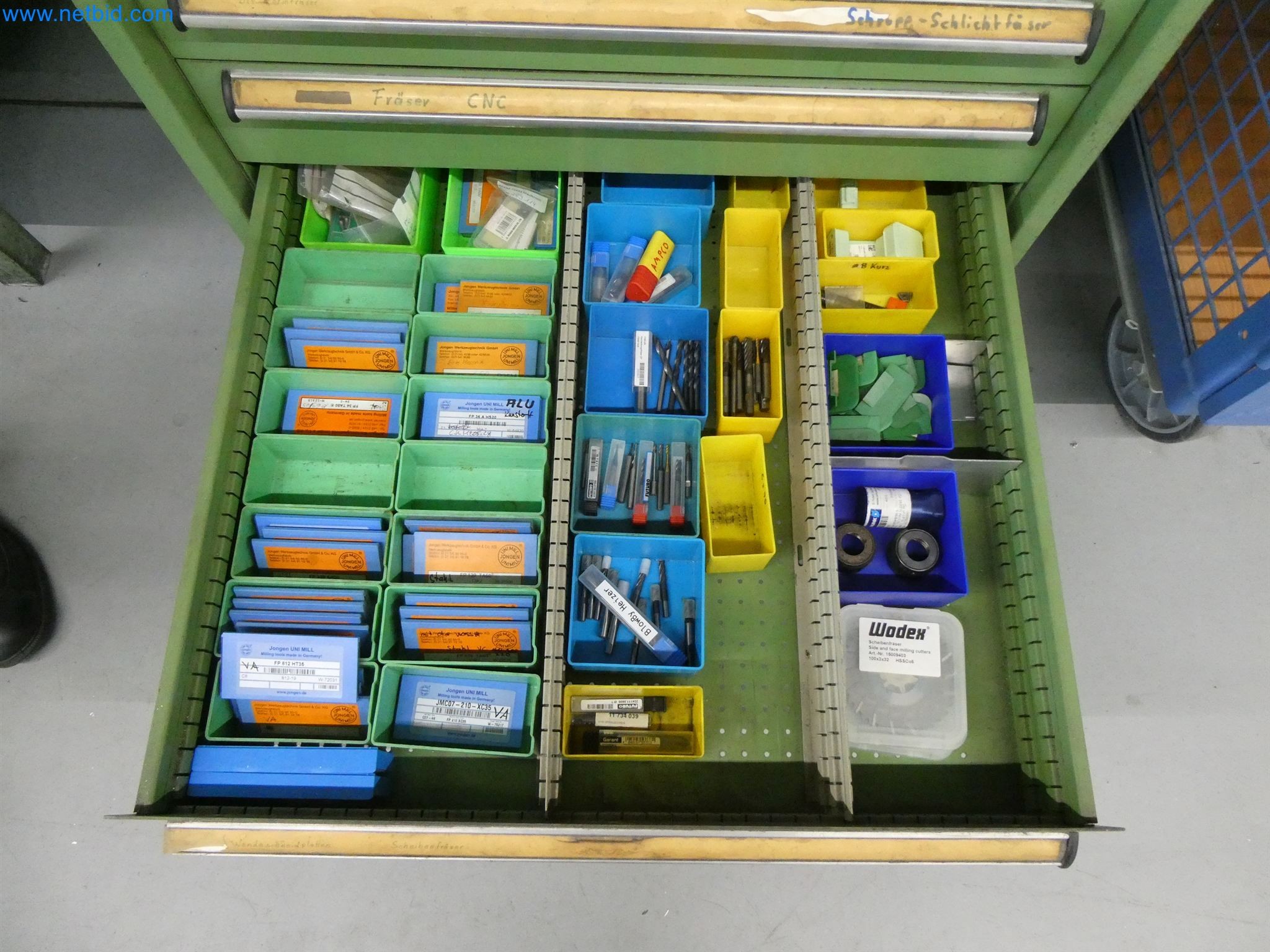 Máquinas de moldeo por inyección, máquinas CNC y líneas de montaje para elementos calefactores y componentes de automoción-11