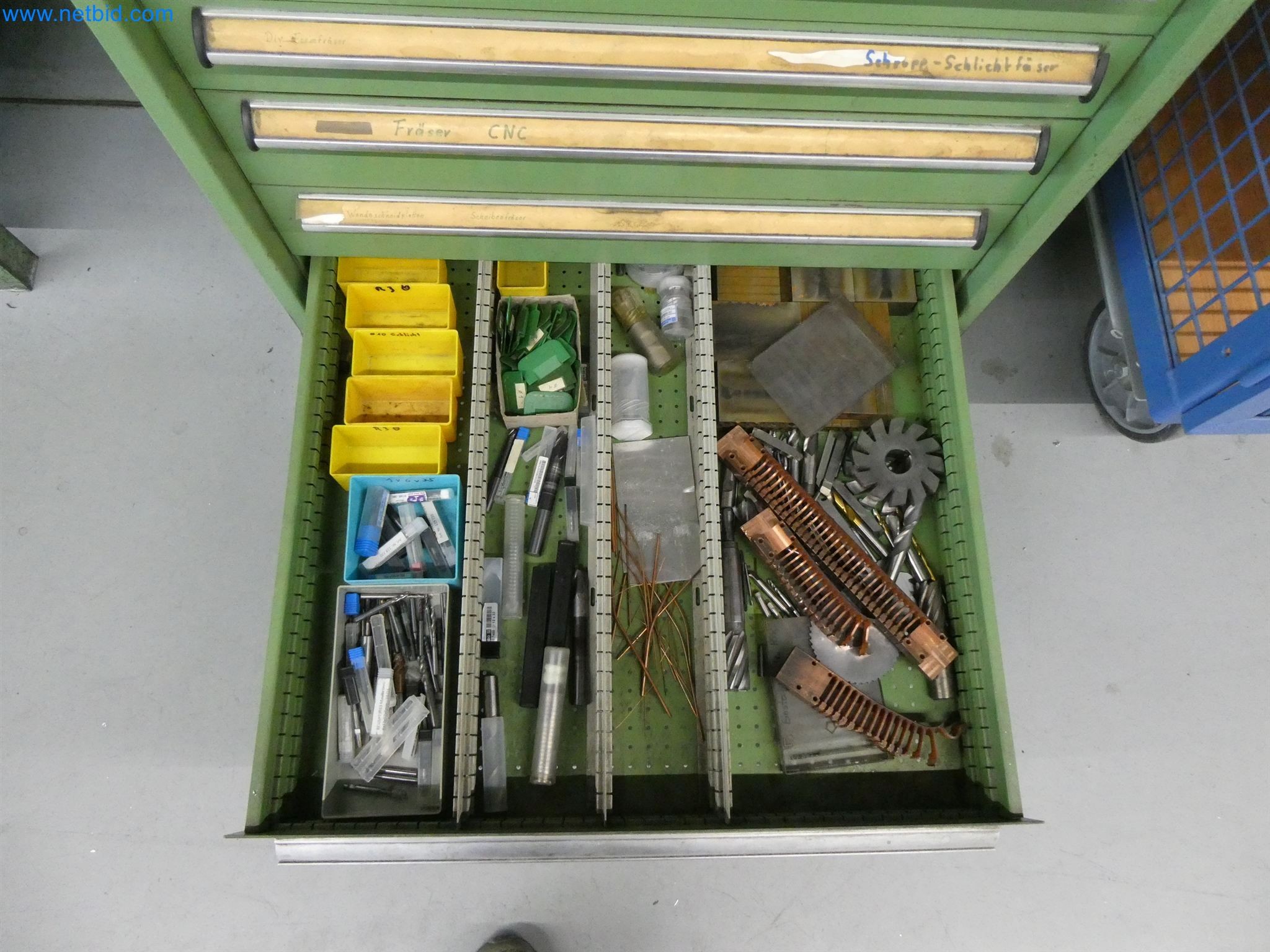 Máquinas de moldeo por inyección, máquinas CNC y líneas de montaje para elementos calefactores y componentes de automoción-3