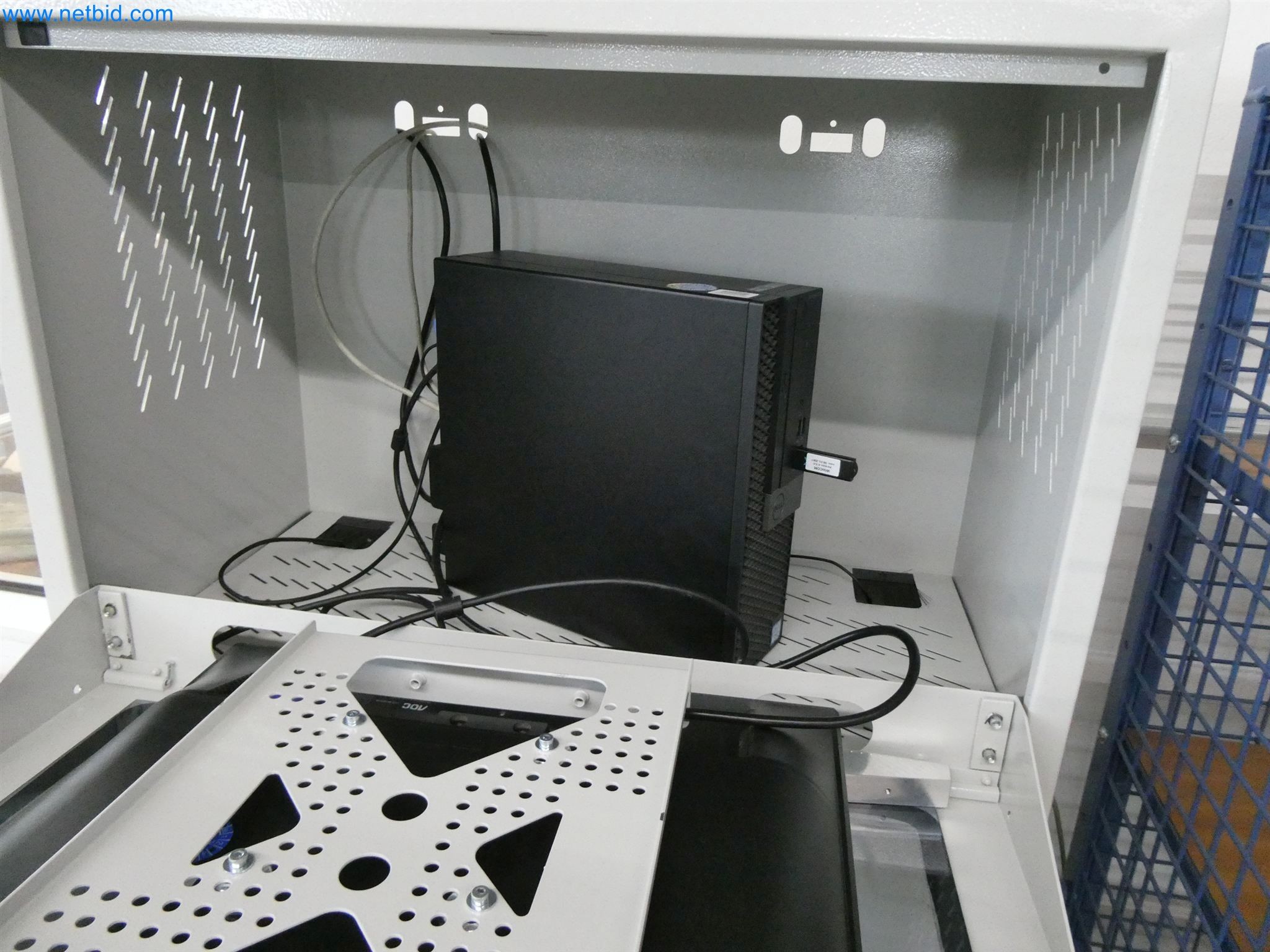 Máquinas de moldeo por inyección, máquinas CNC y líneas de montaje para elementos calefactores y componentes de automoción-4