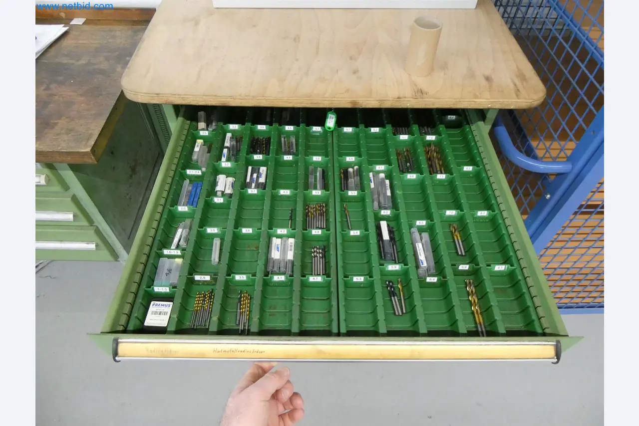 Máquinas de moldeo por inyección, máquinas CNC y líneas de montaje para elementos calefactores y componentes de automoción-5