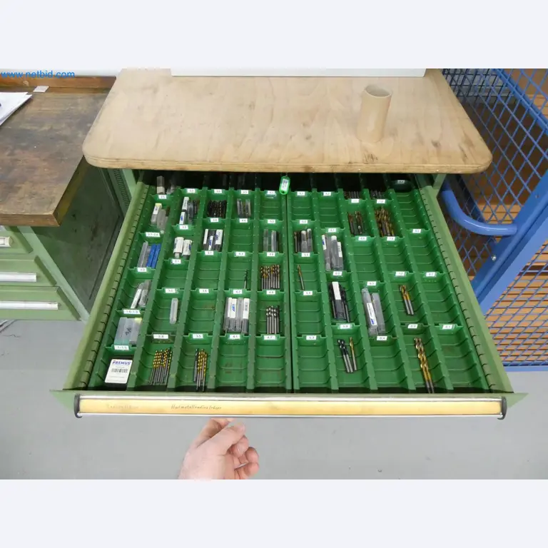 Máquinas de moldeo por inyección, máquinas CNC y líneas de montaje para elementos calefactores y componentes de automoción-5