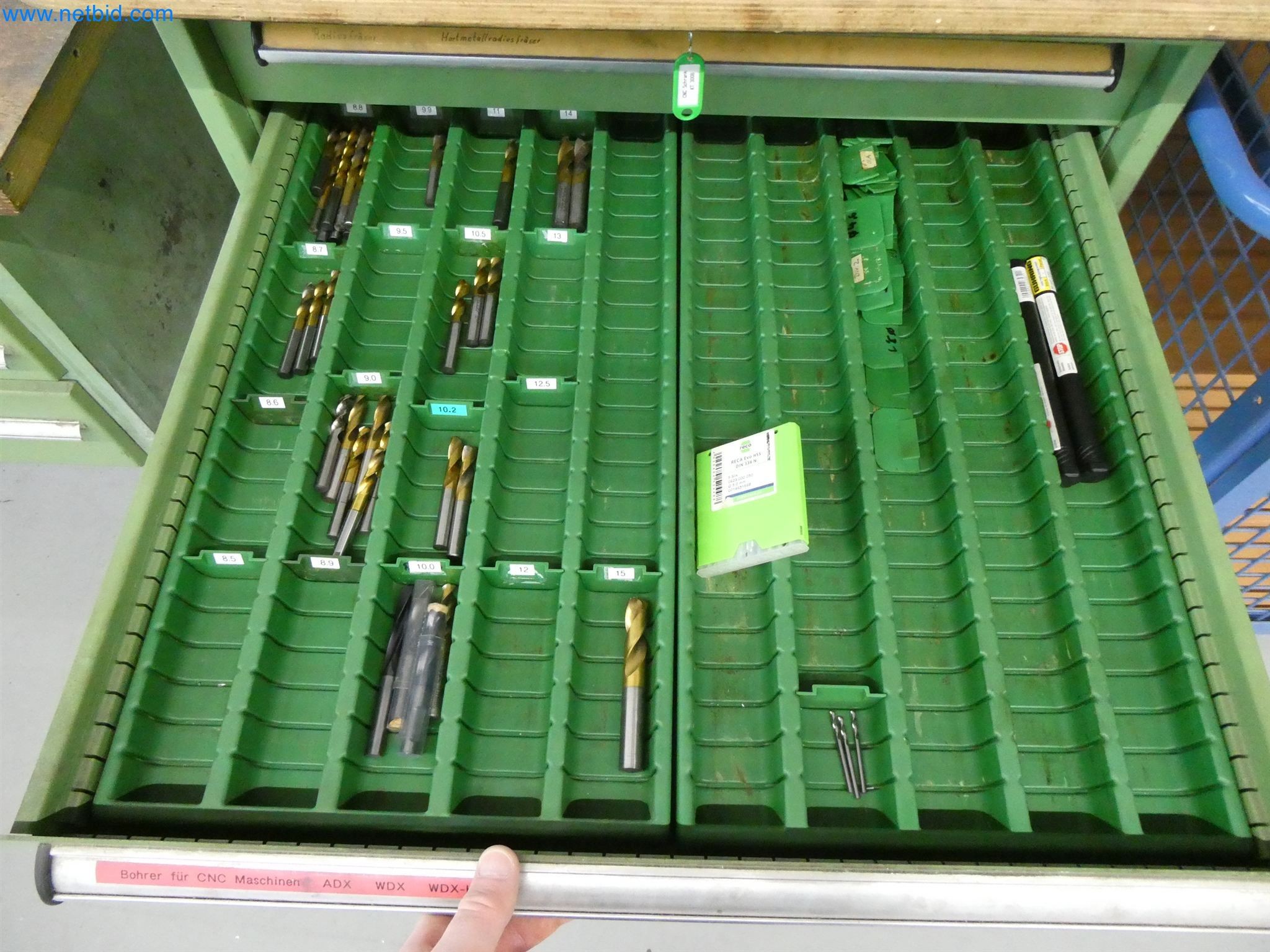 Máquinas de moldeo por inyección, máquinas CNC y líneas de montaje para elementos calefactores y componentes de automoción-6