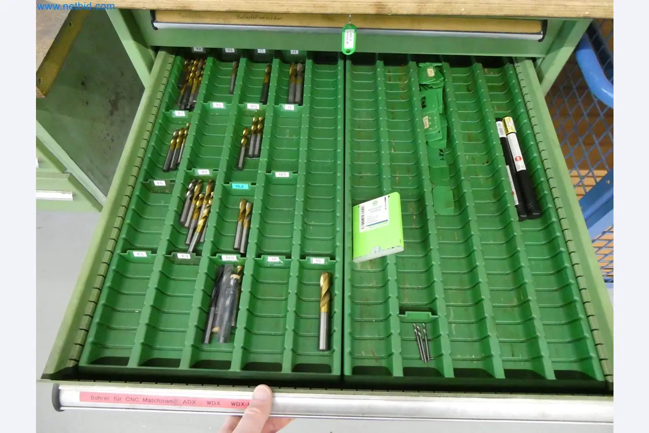 Máquinas de moldeo por inyección, máquinas CNC y líneas de montaje para elementos calefactores y componentes de automoción-6